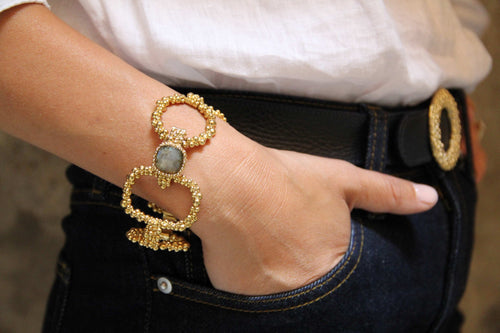 【大人のジュエリーコーデ】天然石の魅力を楽しむダニエラデマルキのアクセサリー