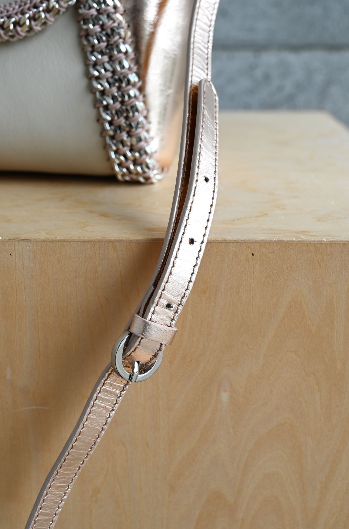 デ・クチュール/de Couture<br>2WAY チェーン レザー トートバッグ SSサイズ (ショルダーベルト付)<br>Ivory / PinkGold アイボリー/ピンクゴールド