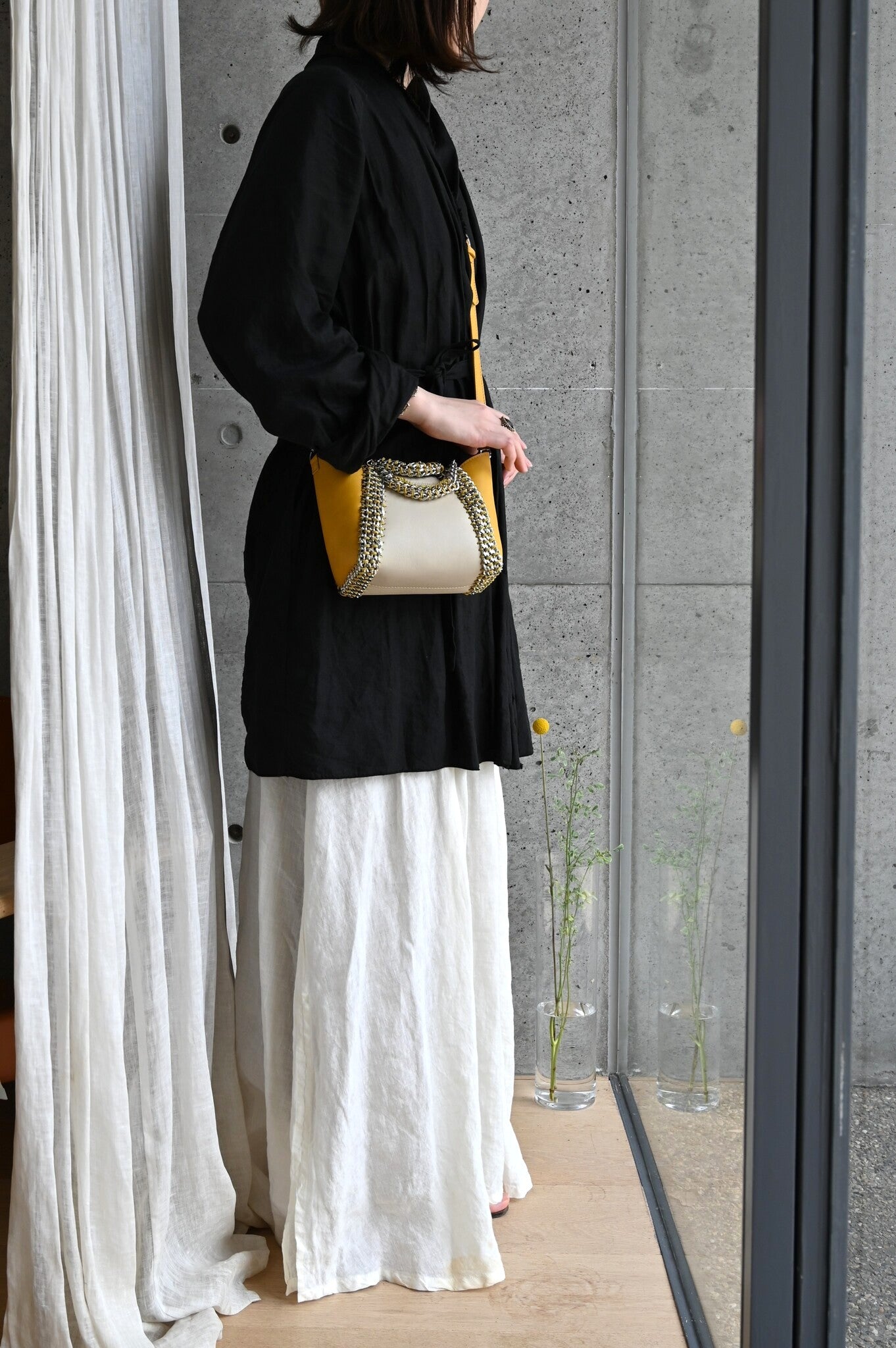 デ・クチュール/de Couture<br>2WAY チェーン レザー トートバッグ SSサイズ (ショルダーベルト付)<br>Ivory / Amber アイボリー/アンバー