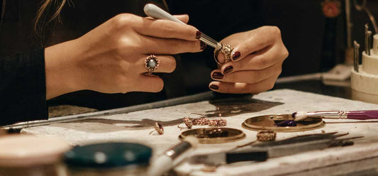 イタリア ブランド「ダニエラデマルキ」のドロパージュ技法によるジュエリーについて