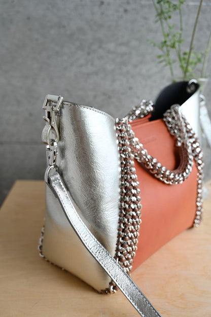 デ・クチュール/de Couture<br>2WAY チェーン レザー トートバッグ S size (ショルダー/ポーチ付)<br>  Rusty / Metalic Silver  ラスティ/メタリックシルバー