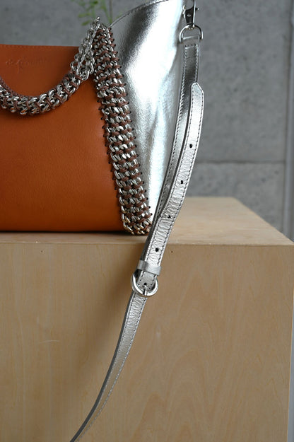 デ・クチュール/de Couture<br>2WAY チェーン レザー トートバッグ S size (ショルダー/ポーチ付)<br>  Rusty / Metalic Silver  ラスティ/メタリックシルバー