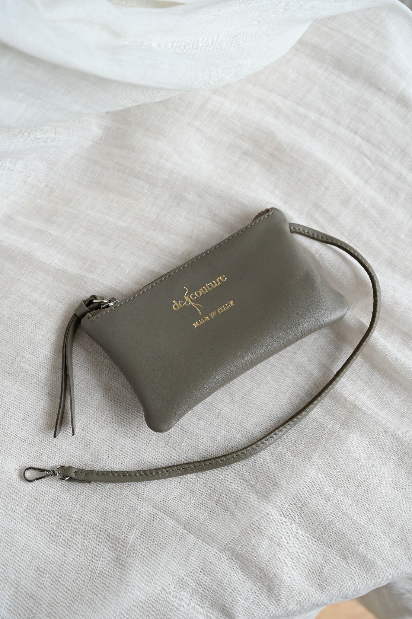 デ・クチュール/de Couture<br>2WAY チェーン レザー トートバッグ S size (ショルダー/ポーチ付)<br> Taupe / Ivory トープ/アイボリー