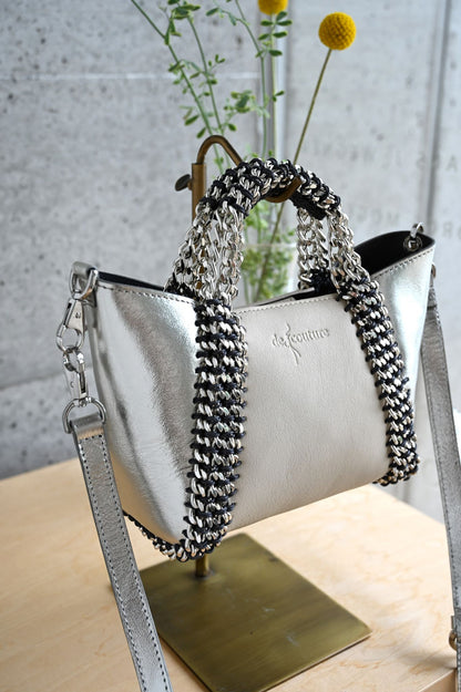 デ・クチュール/de Couture<br>2WAY チェーン レザー トートバッグ SSサイズ (ショルダーベルト付)<br>Ivory / Metalic Silver アイボリー/メタリックシルバー