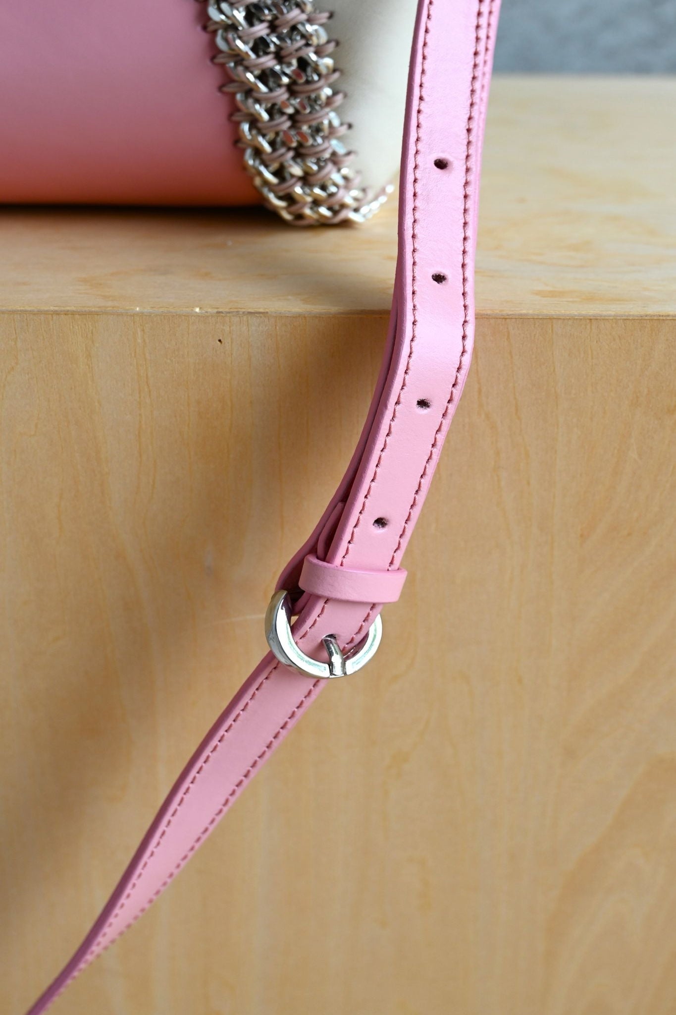 デ・クチュール/de Couture<br>2WAY チェーン レザー トートバッグ SSサイズ (ショルダーベルト付)<br>Pink / Ivory  ピンク/アイボリー