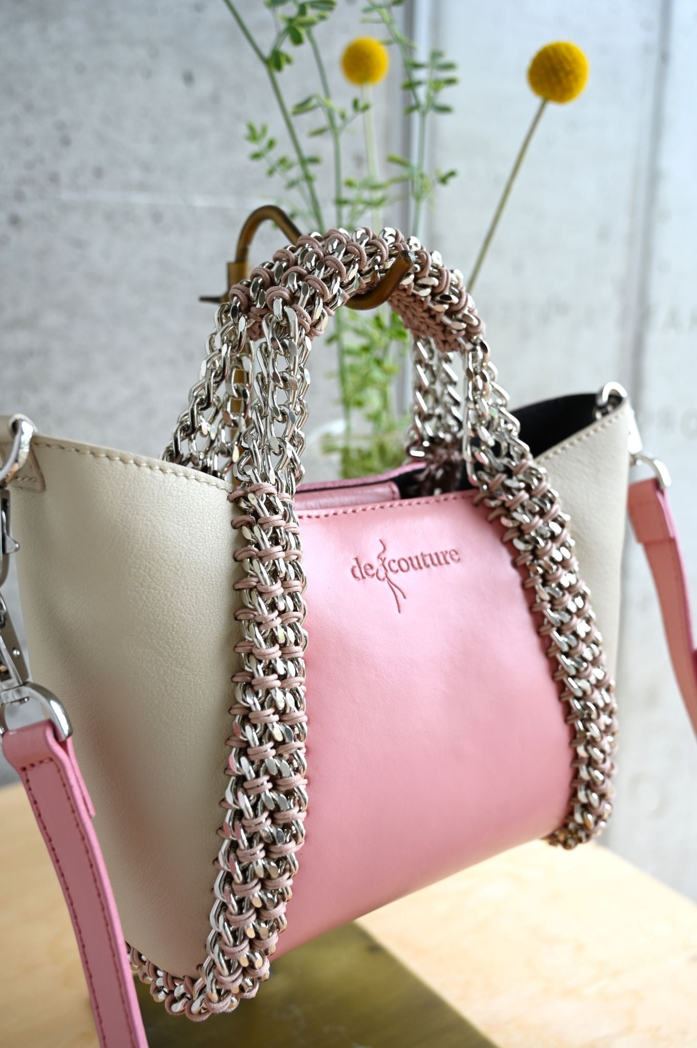 デ・クチュール/de Couture<br>2WAY チェーン レザー トートバッグ SSサイズ (ショルダーベルト付)<br>Pink / Ivory  ピンク/アイボリー