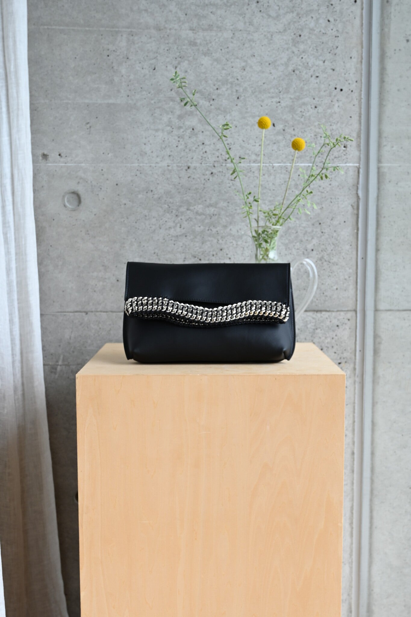 デ・クチュール/de Couture<br>クラッチバッグ（ショルダーベルト付） <br> Black ブラック