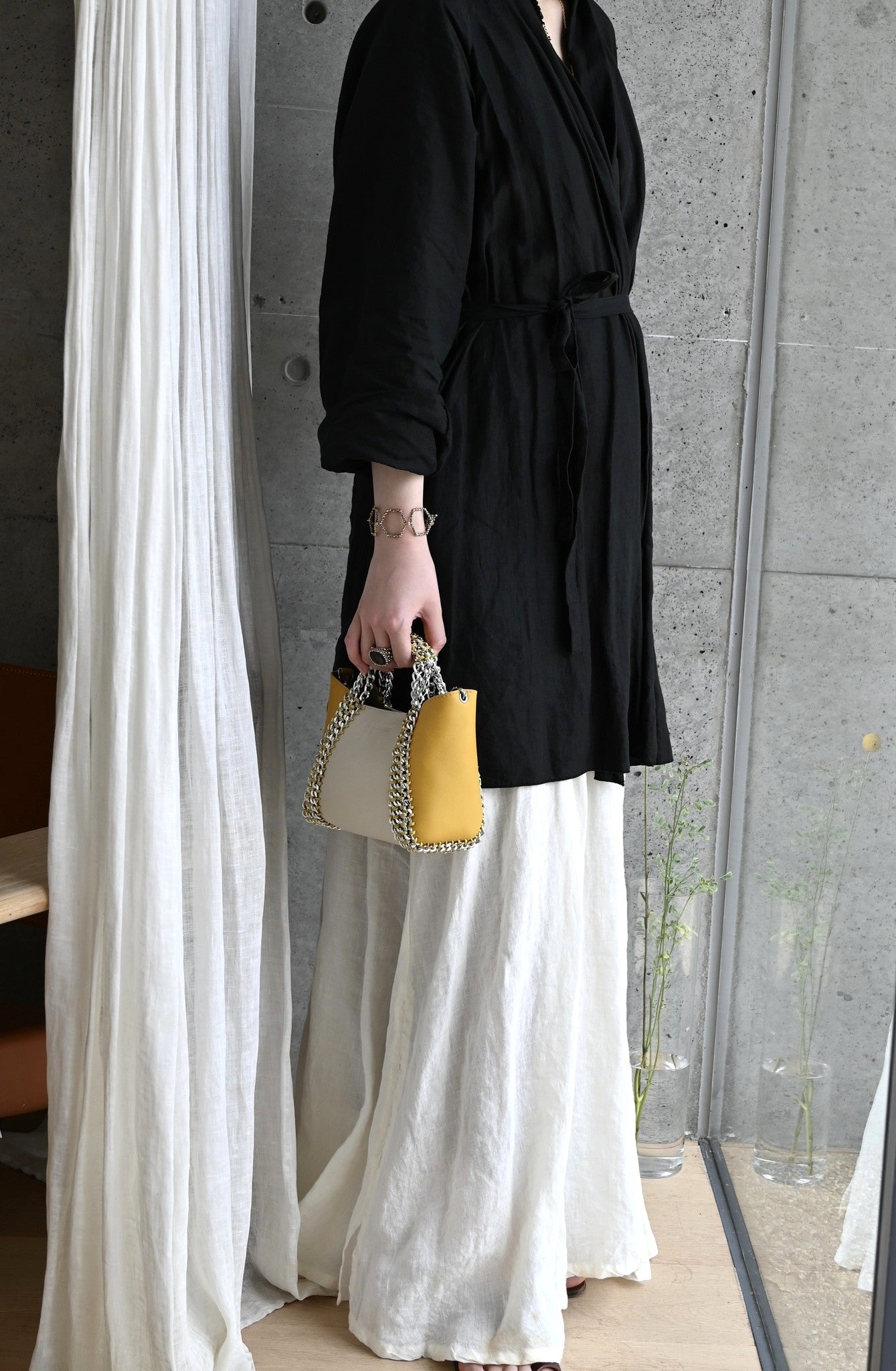 デ・クチュール/de Couture<br>2WAY チェーン レザー トートバッグ SSサイズ (ショルダーベルト付)<br>Ivory / Amber アイボリー/アンバー