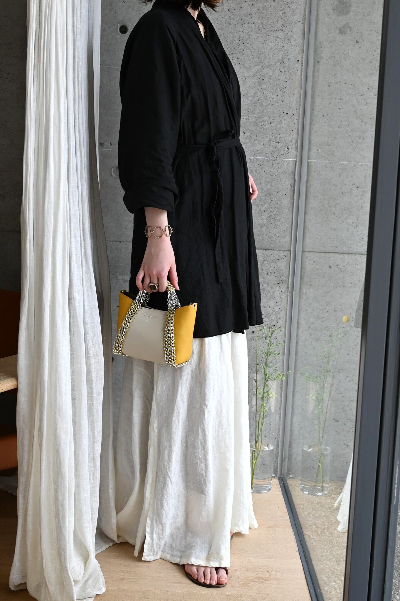 デ・クチュール/de Couture<br>2WAY チェーン レザー トートバッグ SSサイズ (ショルダーベルト付)<br>Ivory / Amber アイボリー/アンバー