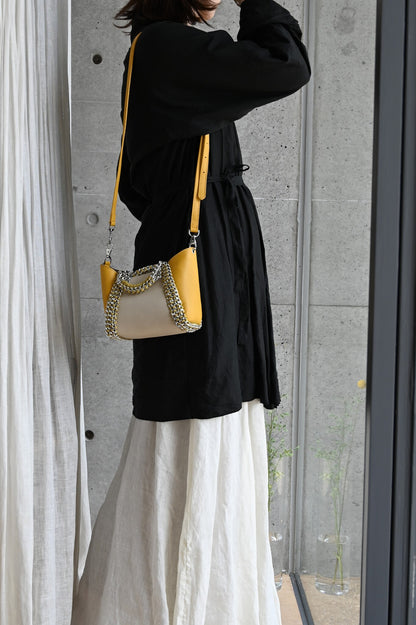 デ・クチュール/de Couture<br>2WAY チェーン レザー トートバッグ SSサイズ (ショルダーベルト付)<br>Ivory / Amber アイボリー/アンバー