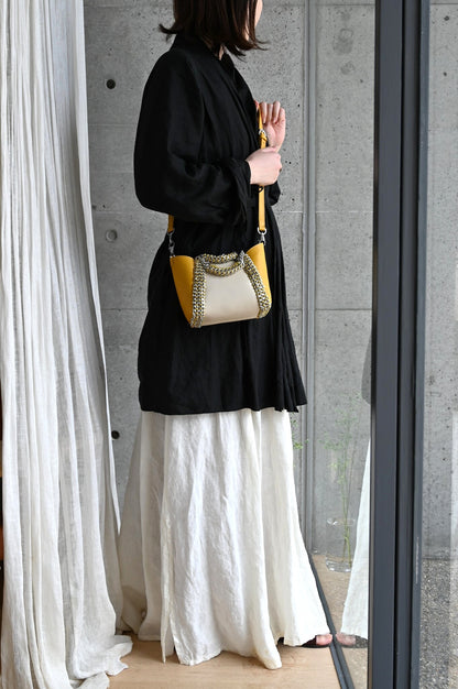 デ・クチュール/de Couture<br>2WAY チェーン レザー トートバッグ SSサイズ (ショルダーベルト付)<br>Ivory / Amber アイボリー/アンバー