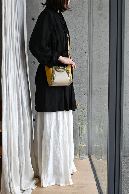 デ・クチュール/de Couture<br>2WAY チェーン レザー トートバッグ SSサイズ (ショルダーベルト付)<br>Ivory / Amber アイボリー/アンバー