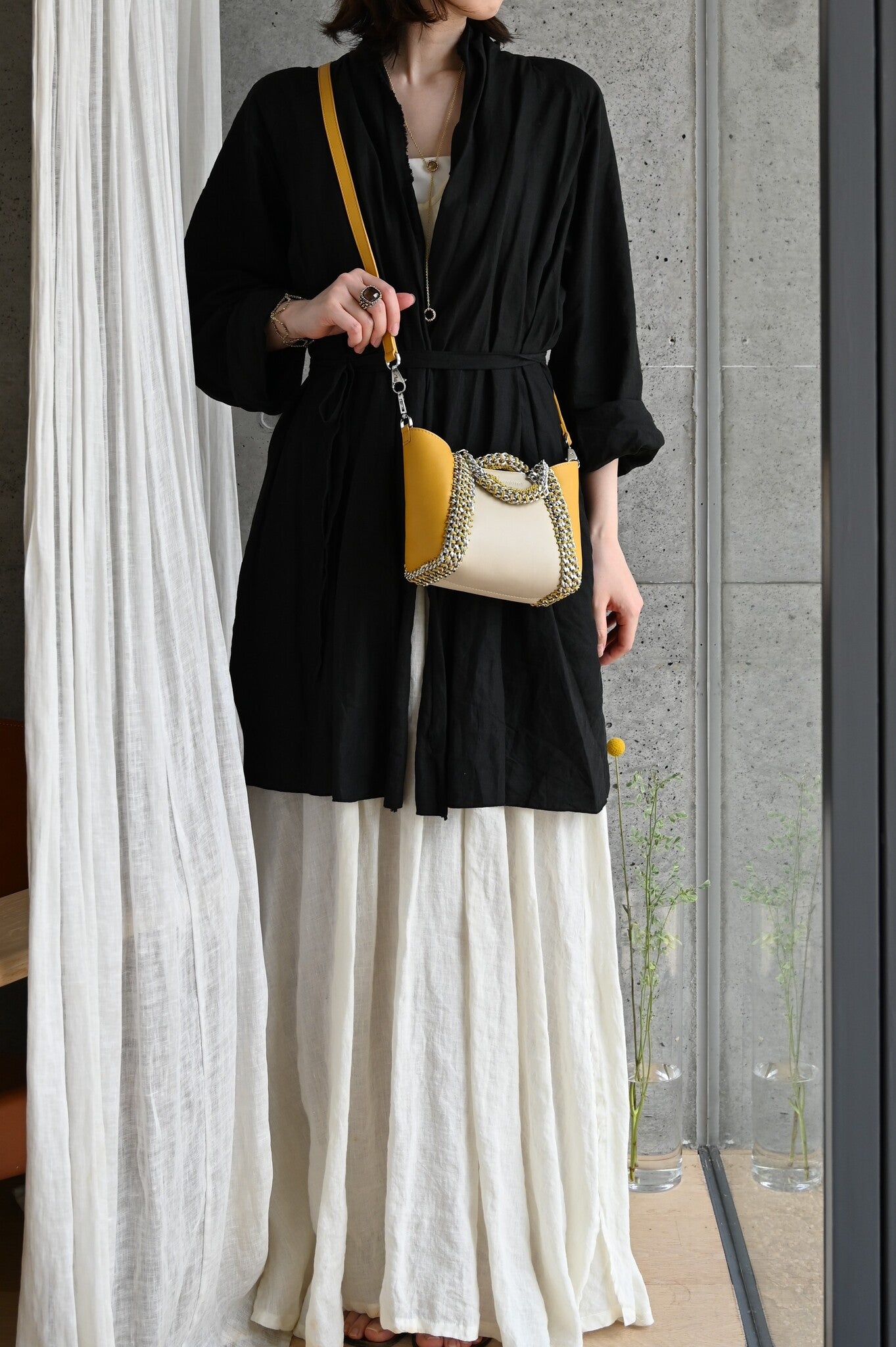 デ・クチュール/de Couture<br>2WAY チェーン レザー トートバッグ SSサイズ (ショルダーベルト付)<br>Ivory / Amber アイボリー/アンバー