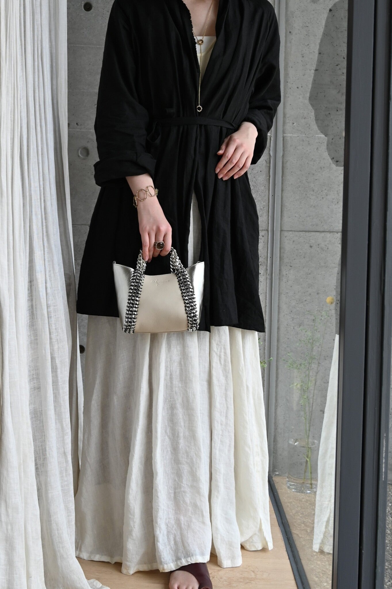 デ・クチュール/de Couture<br>2WAY チェーン レザー トートバッグ SSサイズ (ショルダーベルト付)<br>Ivory / Metalic Silver アイボリー/メタリックシルバー