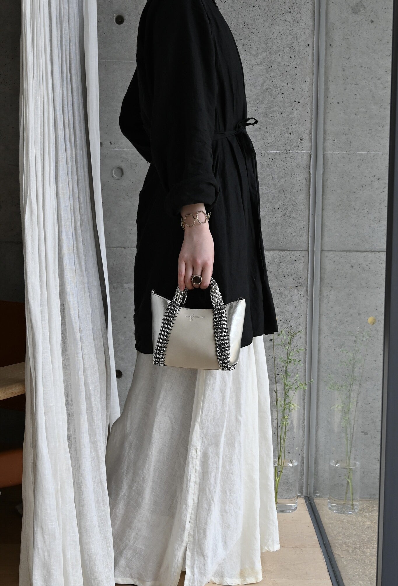 デ・クチュール/de Couture<br>2WAY チェーン レザー トートバッグ SSサイズ (ショルダーベルト付)<br>Ivory / Metalic Silver アイボリー/メタリックシルバー