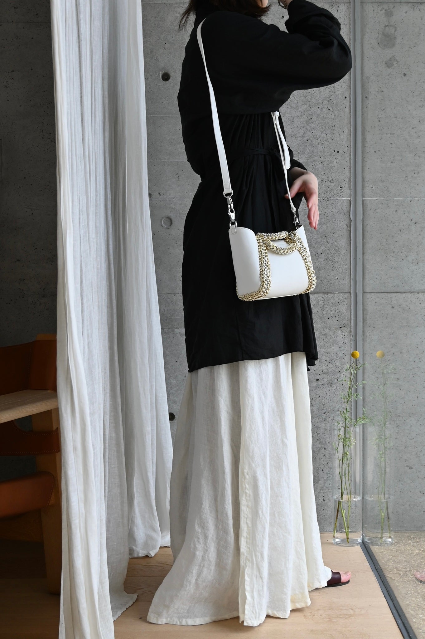 デ・クチュール/de Couture<br>2WAY チェーン レザー トートバッグ SSサイズ (ショルダーベルト付)<br> White ホワイト