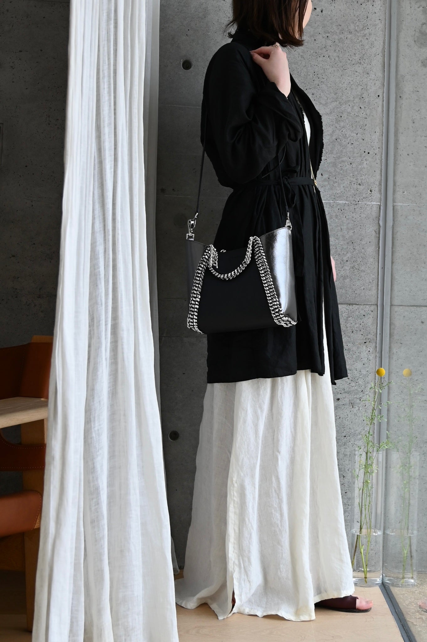 デ・クチュール/de Couture<br>2WAY チェーン レザー トートバッグ S size (ショルダー/ポーチ付)<br> Black /Metalic Brack ブラック/メタリックブラック （チェーン：シルバーカラー）