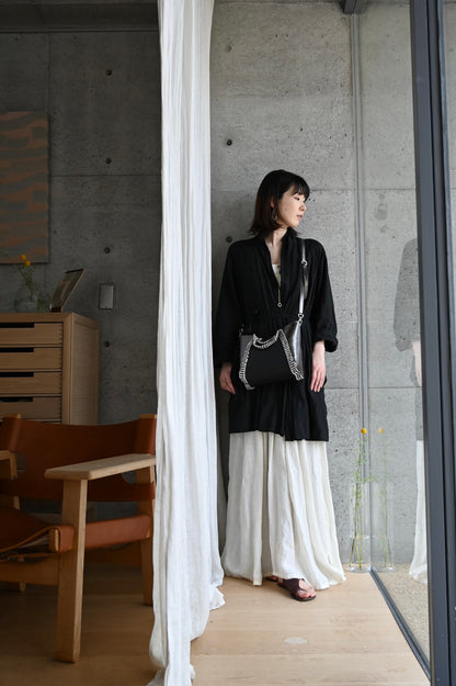 デ・クチュール/de Couture<br>2WAY チェーン レザー トートバッグ S size (ショルダー/ポーチ付)<br> Black /Metalic Brack ブラック/メタリックブラック （チェーン：シルバーカラー）