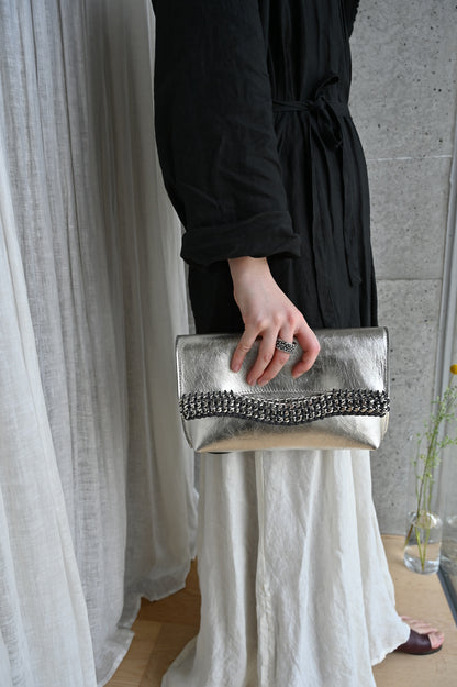 デ・クチュール/de Couture<br>クラッチバッグ（ショルダーベルト付） <br> Metalic Silver メタリックシルバー