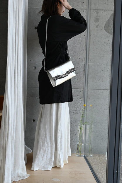 デ・クチュール/de Couture<br>クラッチバッグ（ショルダーベルト付） <br> Metalic Silver メタリックシルバー
