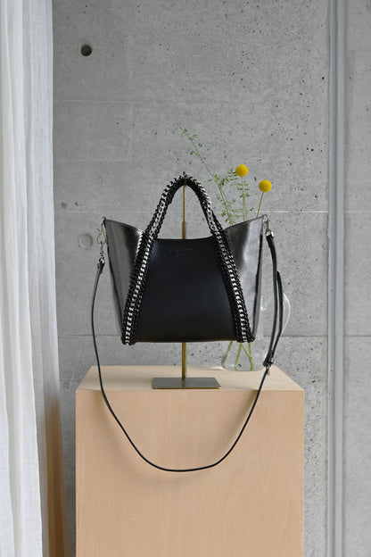 デ・クチュール/de Couture<br>2WAY チェーン レザー トートバッグ S size (ショルダー/ポーチ付)<br> Black /Metalic Brack ブラック/メタリックブラック（チェーン：ブラック）