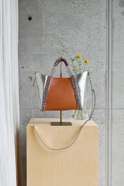 デ・クチュール/de Couture<br>2WAY チェーン レザー トートバッグ S size (ショルダー/ポーチ付)<br>  Rusty / Metalic Silver  ラスティ/メタリックシルバー