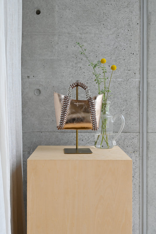 デ・クチュール/de Couture<br>2WAY チェーン レザー トートバッグ SSサイズ (ショルダーベルト付)<br>PinkGold ピンクゴールド