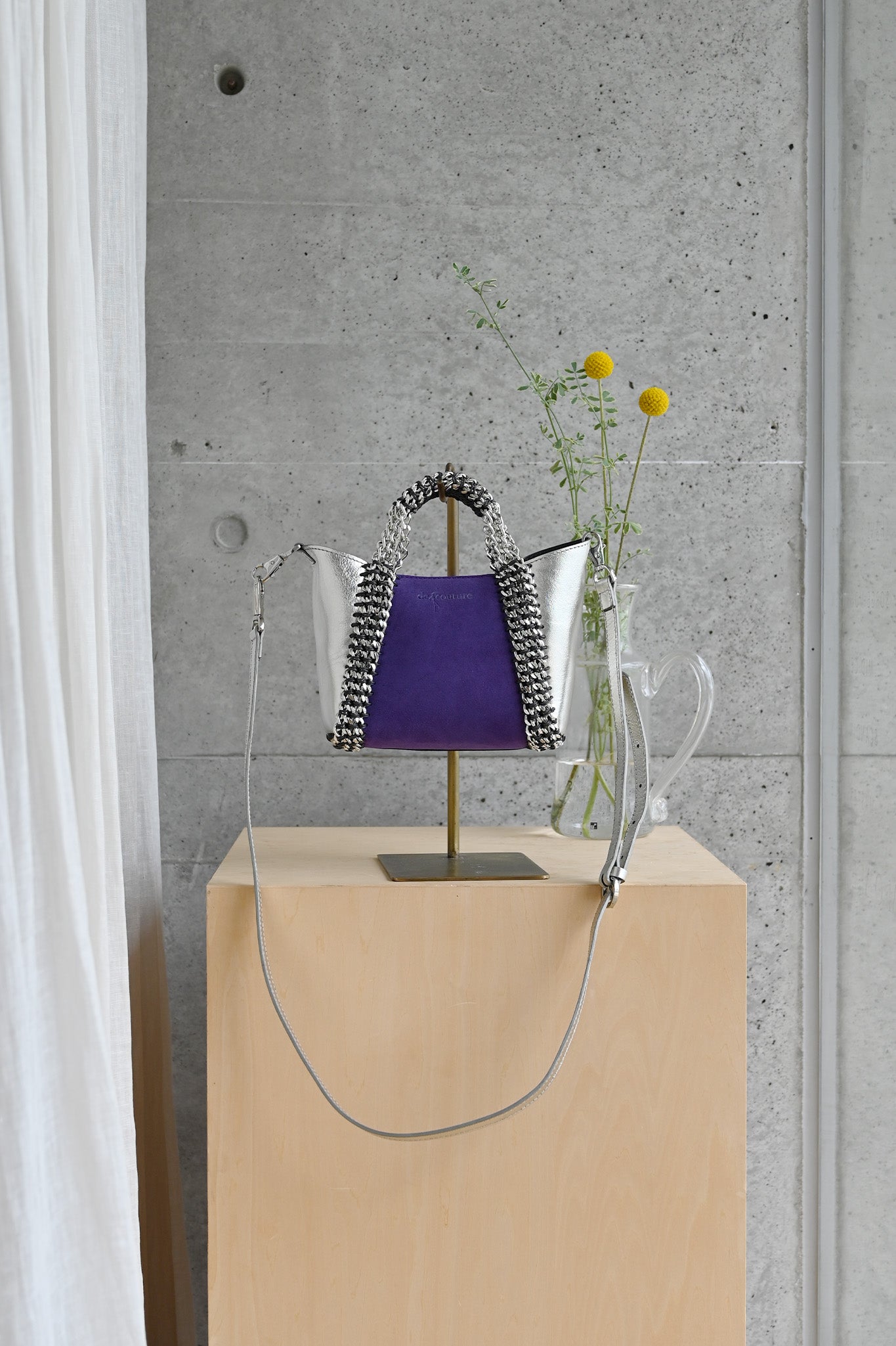デ・クチュール/de Couture<br>2WAY チェーン レザー トートバッグ SSサイズ (ショルダーベルト付)<br>Violet Swede/Metalic Silver バイオレットスエード/メタリックシルバー