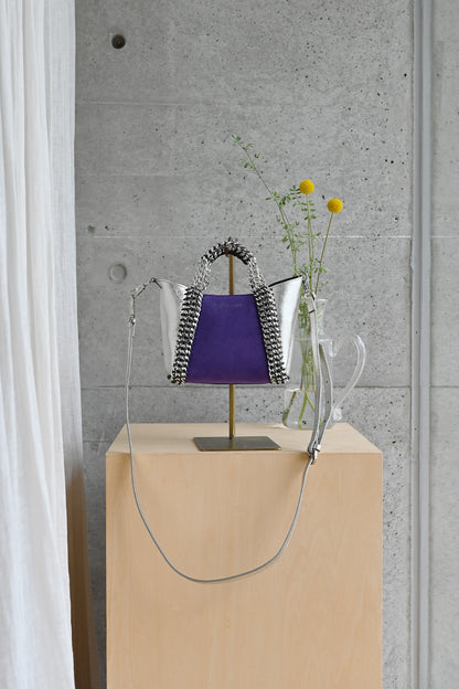 デ・クチュール/de Couture<br>2WAY チェーン レザー トートバッグ SSサイズ (ショルダーベルト付)<br>Violet Swede/Metalic Silver バイオレットスエード/メタリックシルバー